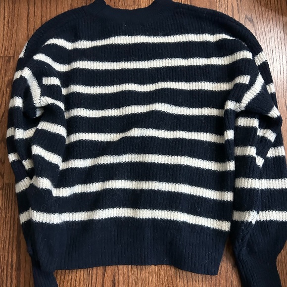 H&M Sweater - Picture 2 of 3